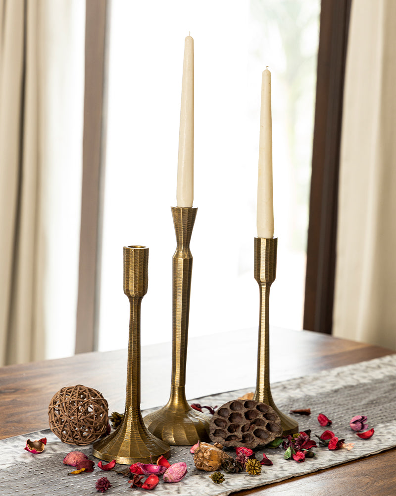 Festive Table Styling: Candlelight and Form as Anchors of Celebration