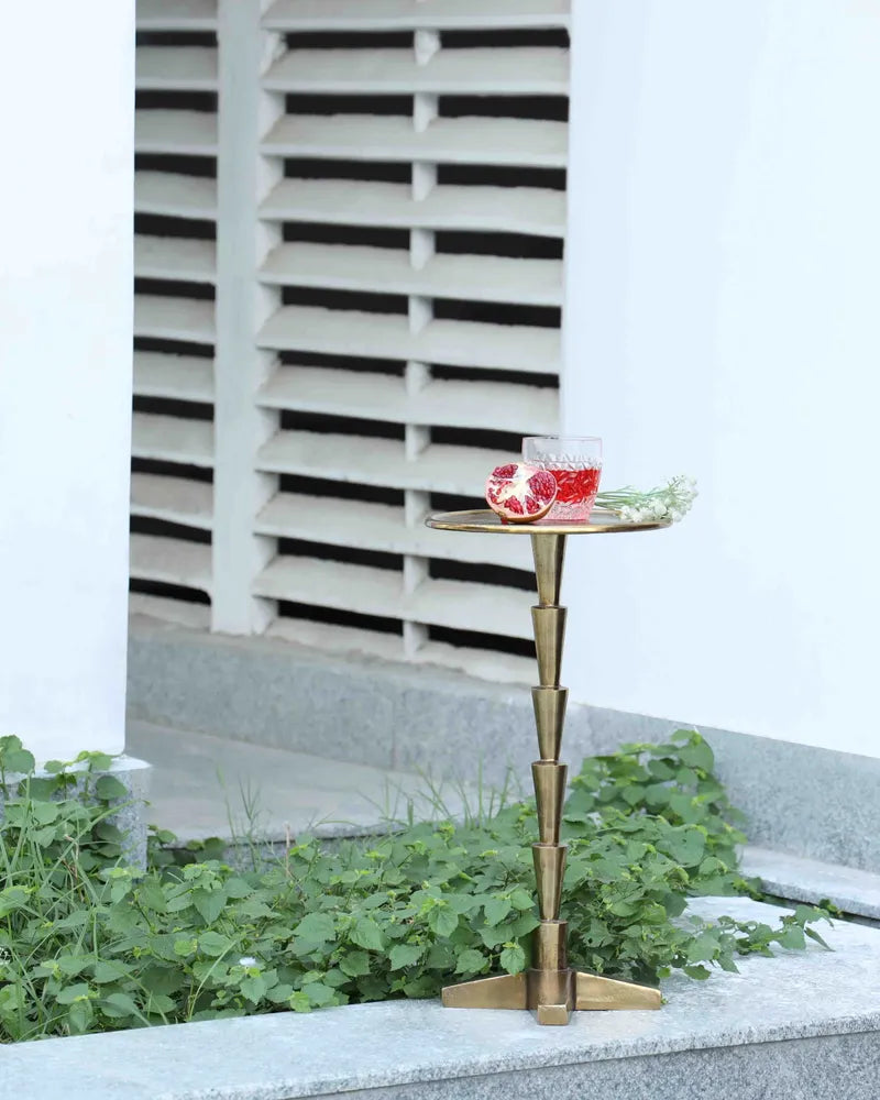 Vega Drink Table