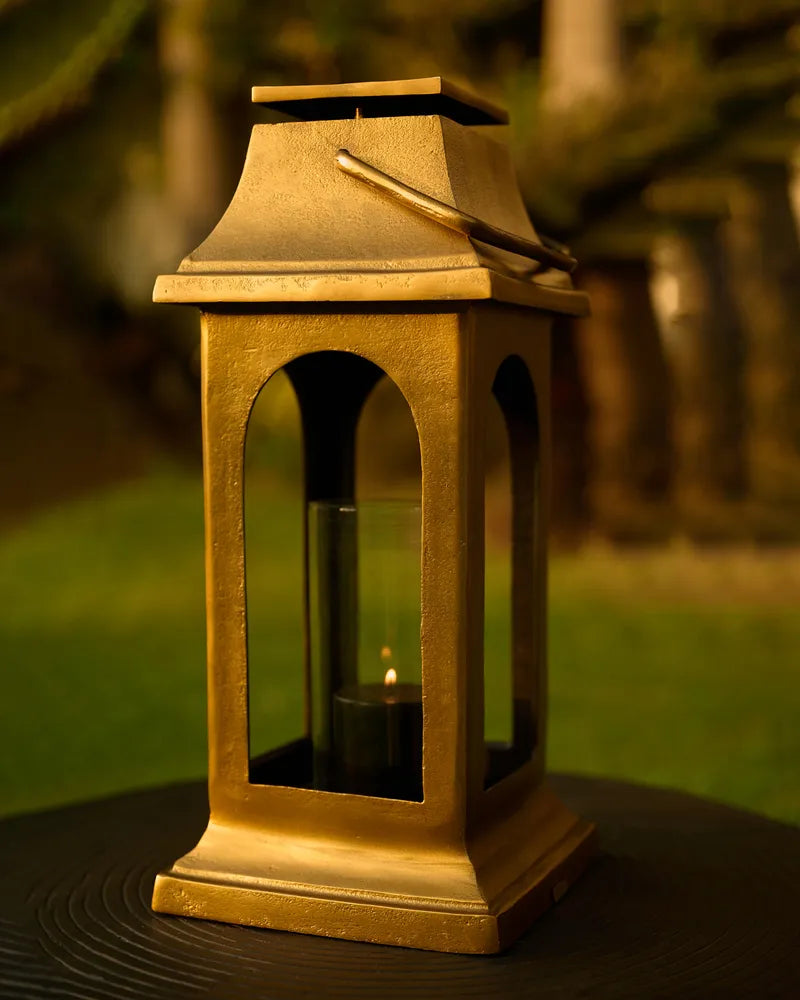 Hugo Lantern