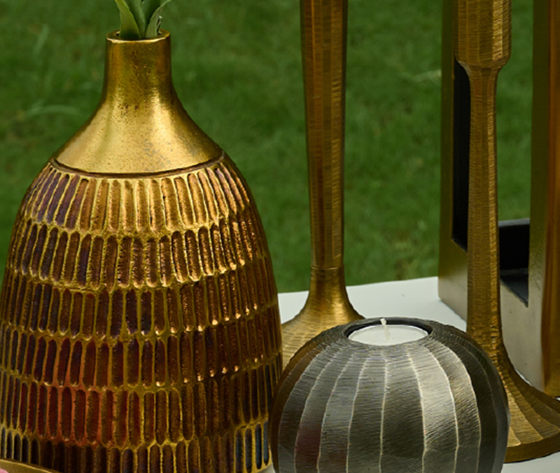 Seasonal Sculptures: Artistic Centerpieces for Homes, Events, and Lobbies